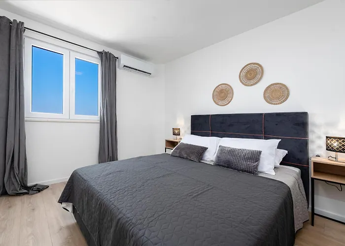 Dundo Marijo * Krucica (Dubrovnik-Neretva)