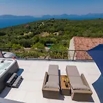 Dundo Marijo Villa *