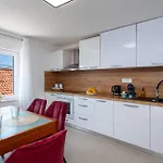 Dundo Marijo Villa *