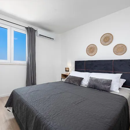 Dundo Marijo * Krucica (Dubrovnik-Neretva)